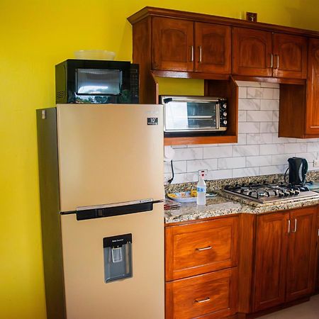 Cozy Modern Upstairs 2 Bed A/C Apt Near 2 Everything Saint Phillip Exterior foto