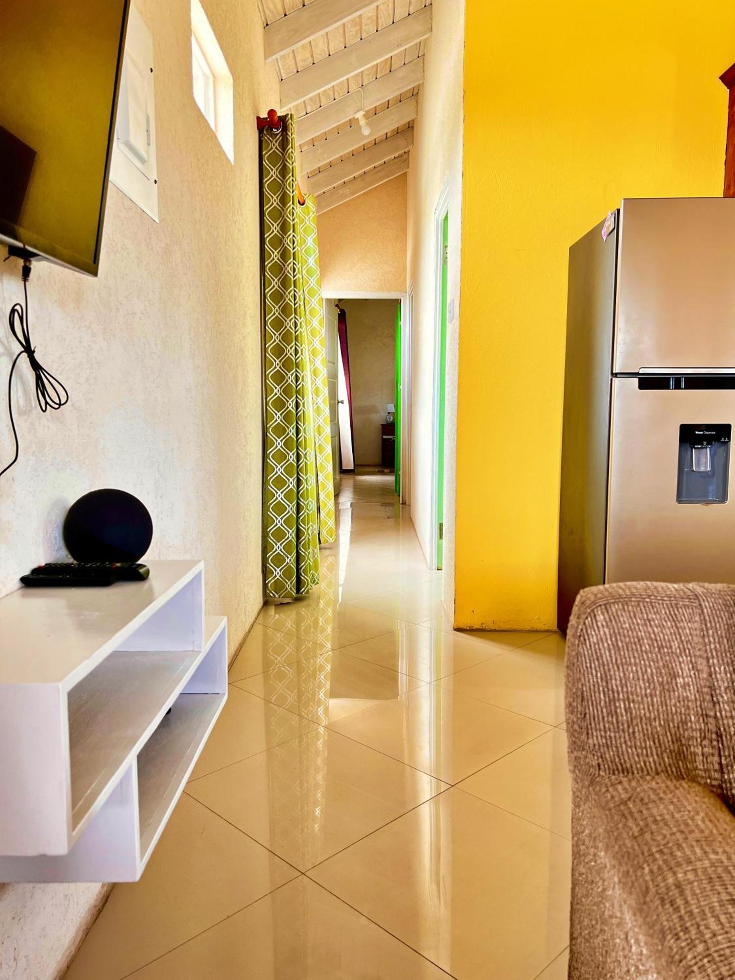 Cozy Modern Upstairs 2 Bed A/C Apt Near 2 Everything Saint Phillip Exterior foto