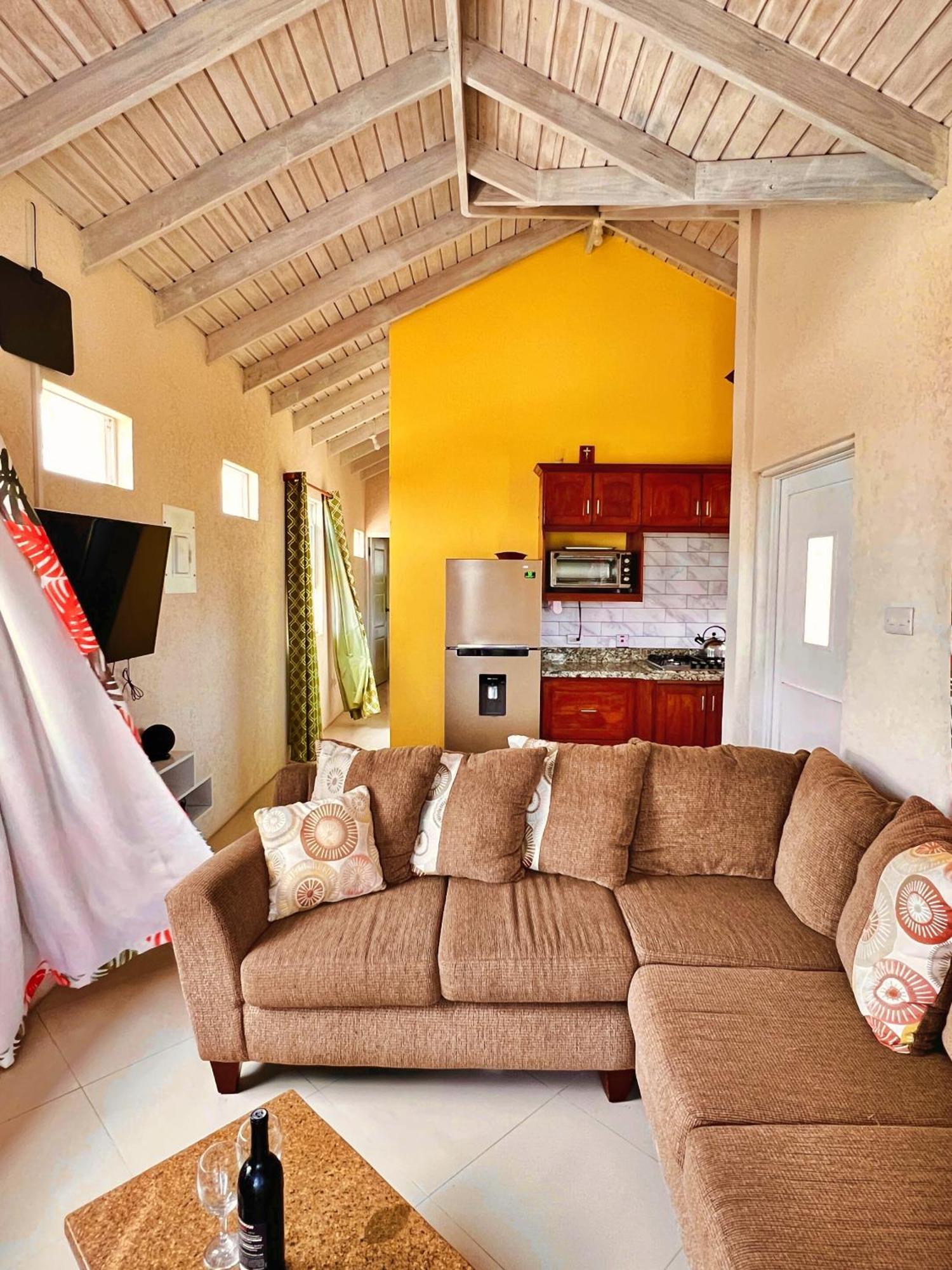 Cozy Modern Upstairs 2 Bed A/C Apt Near 2 Everything Saint Phillip Exterior foto