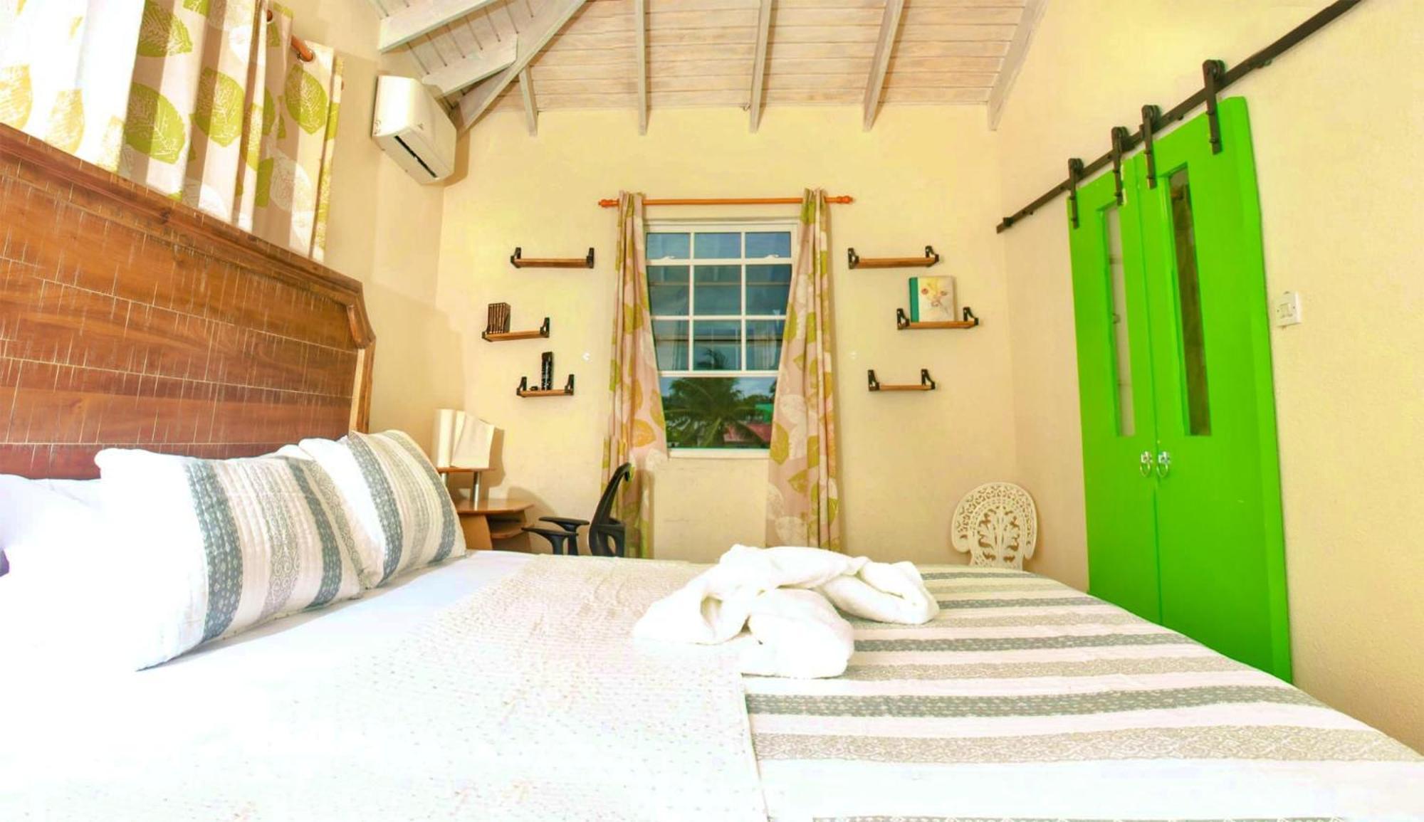 Cozy Modern Upstairs 2 Bed A/C Apt Near 2 Everything Saint Phillip Exterior foto
